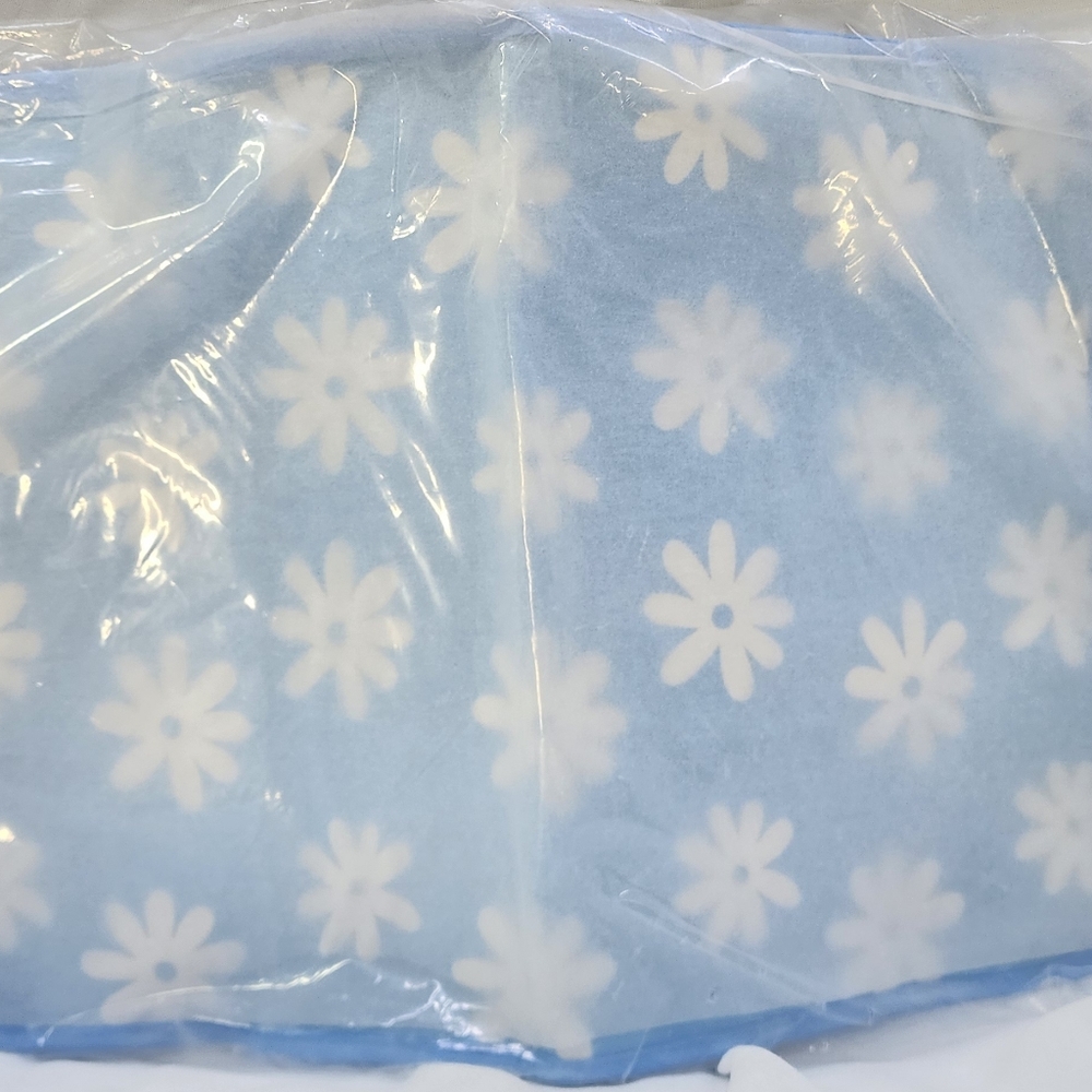 NIP Avon Daisy travel bag